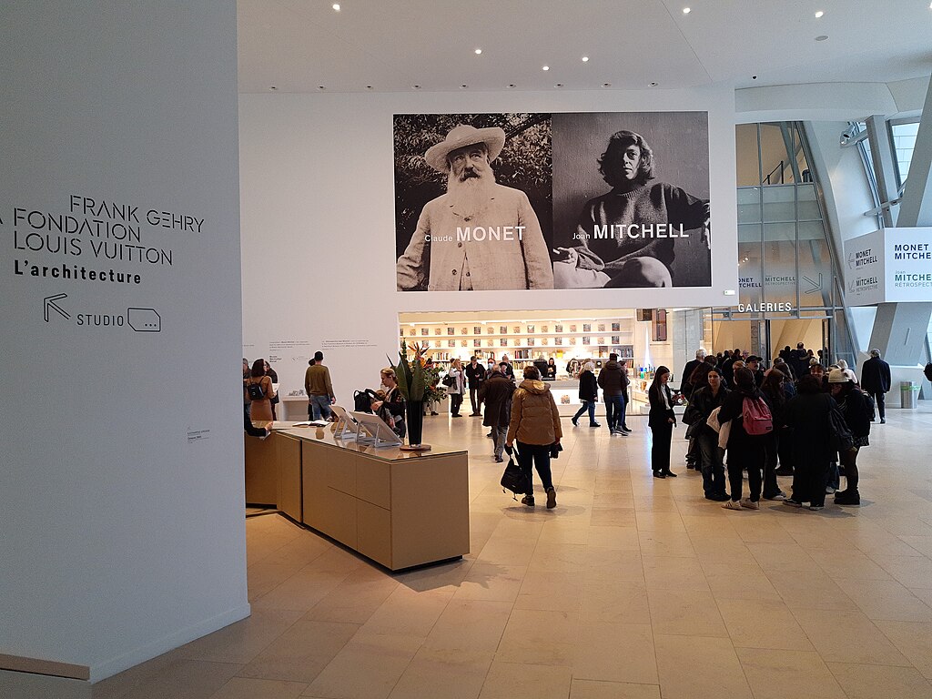 Interior galleries of Fondation Louis Vuitton